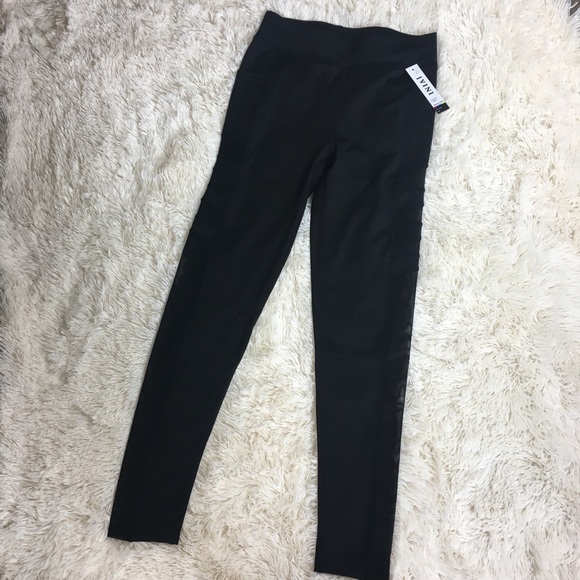 High Rise Mesh Black Panel Leggings w/Phone Pocket - Picture 7 of 7